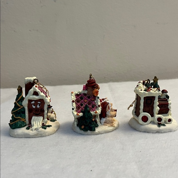 House Of Lloyd Christmas Around The World Sweet Places House Ornaments- Set of 3 - Picture 10 of 11